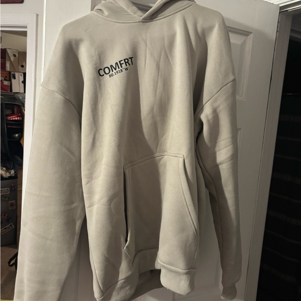 Comfrt hoodie and sweatpantss set.